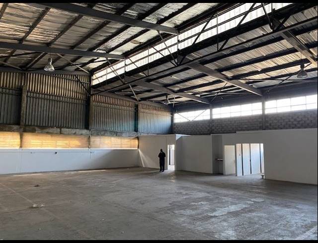 475M² WAREHOUSE TO LET IN RETREAT